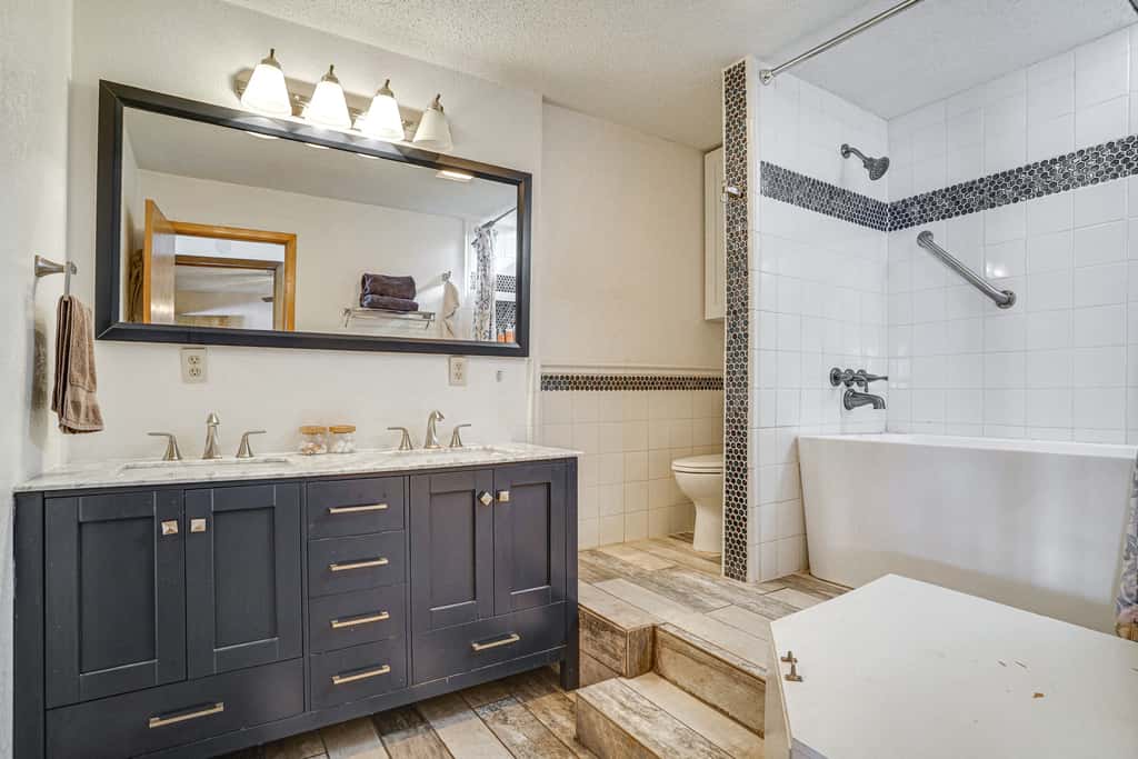 5 Mi to Granbury Square: Waterfront Escape w/ Dock