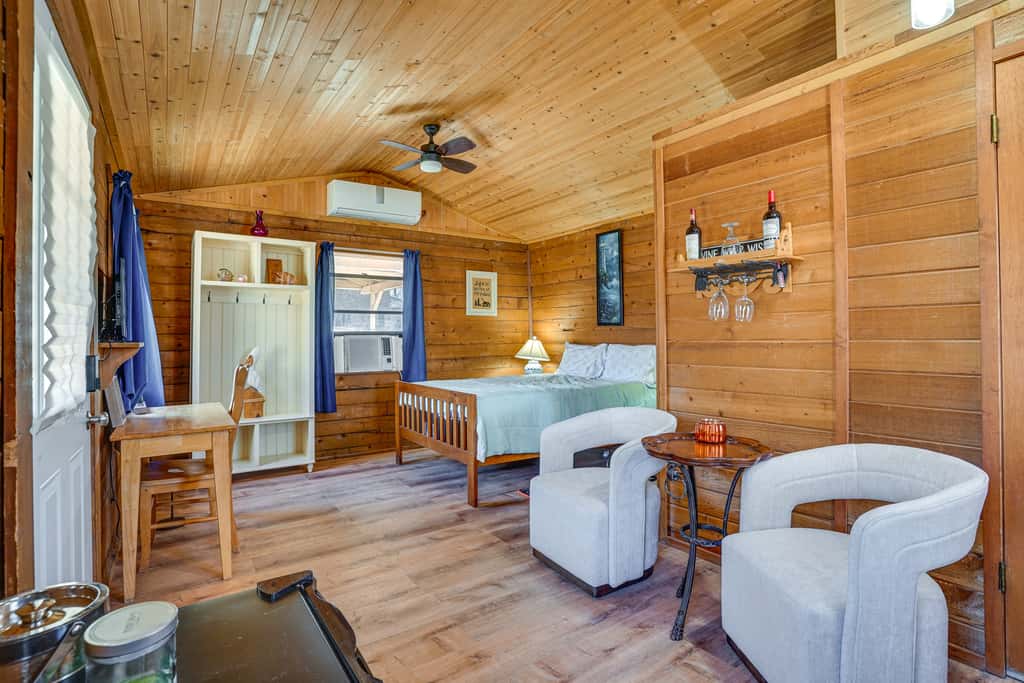 5 Mi to Granbury Square: Waterfront Escape w/ Dock