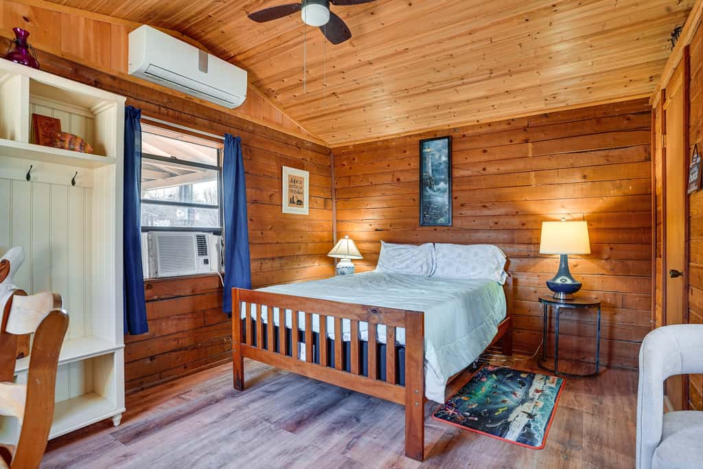 5 Mi to Granbury Square: Waterfront Escape w/ Dock