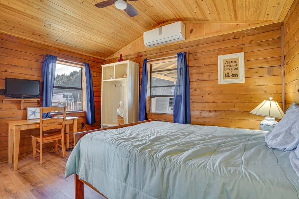 5 Mi to Granbury Square: Waterfront Escape w/ Dock