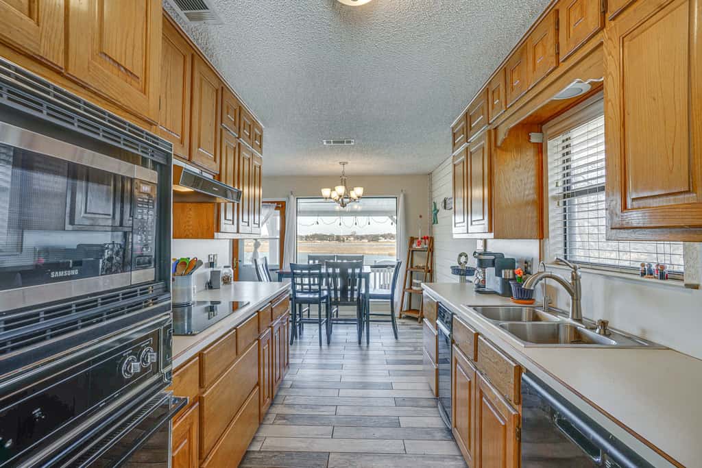5 Mi to Granbury Square: Waterfront Escape w/ Dock