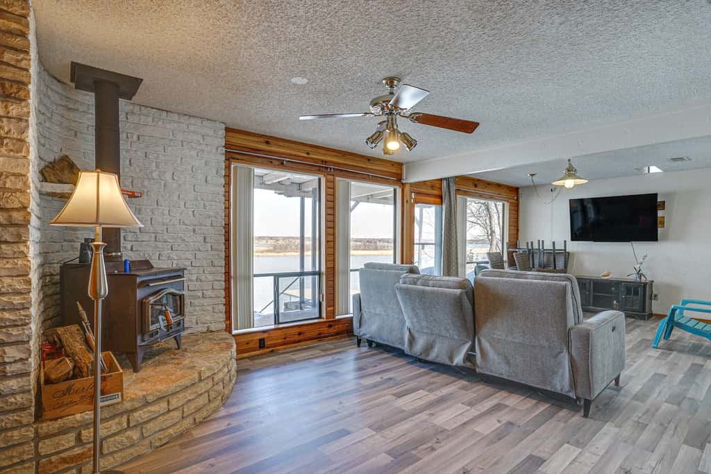 5 Mi to Granbury Square: Waterfront Escape w/ Dock