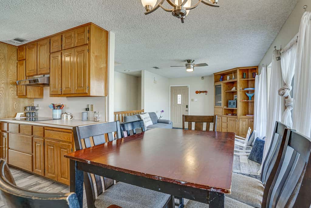 5 Mi to Granbury Square: Waterfront Escape w/ Dock