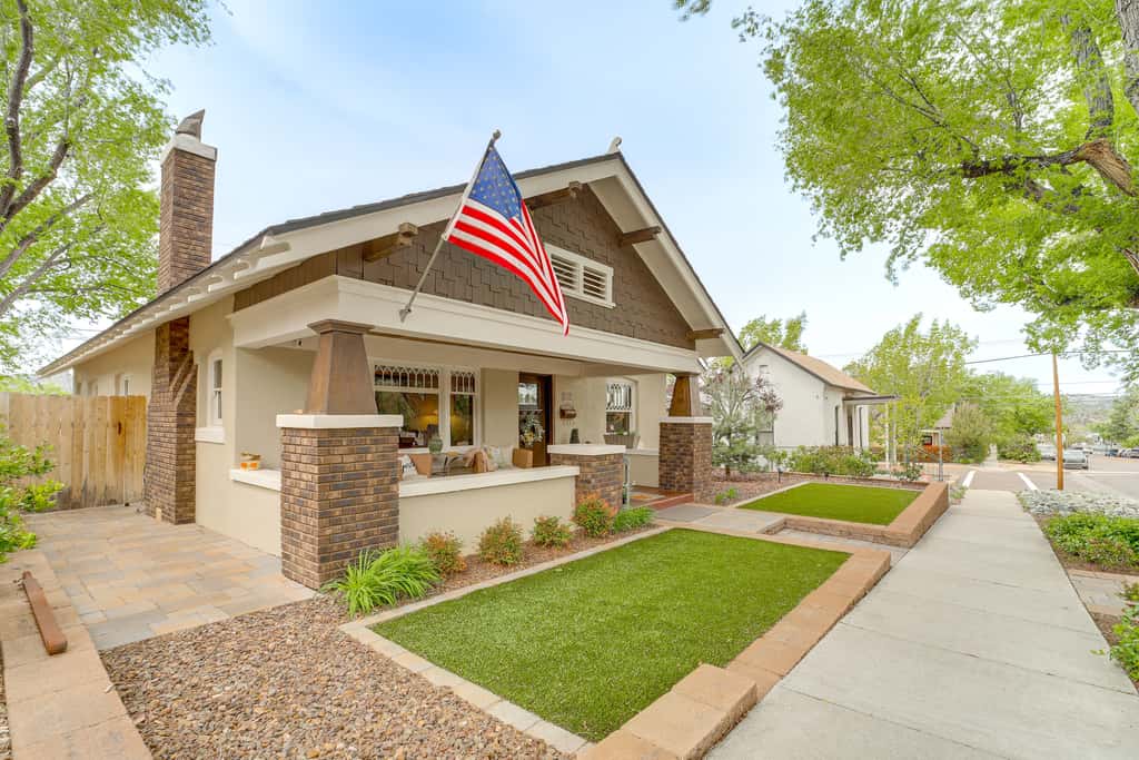 3 Blocks to Plaza! Historic Prescott Gem w/ Grill