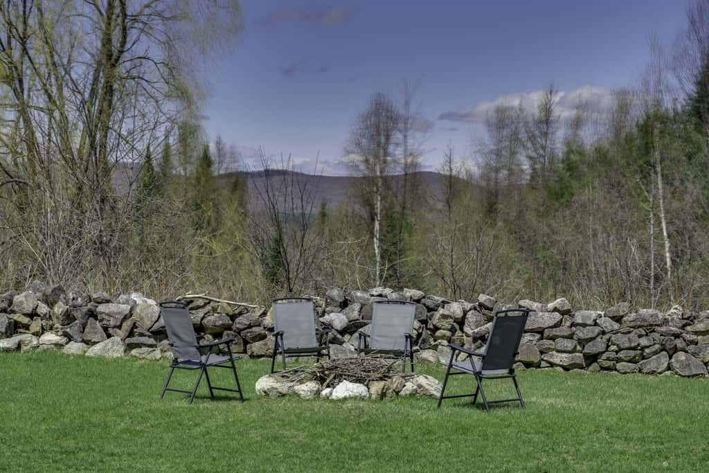 White Mountains Escape! Shared Patio + Yard