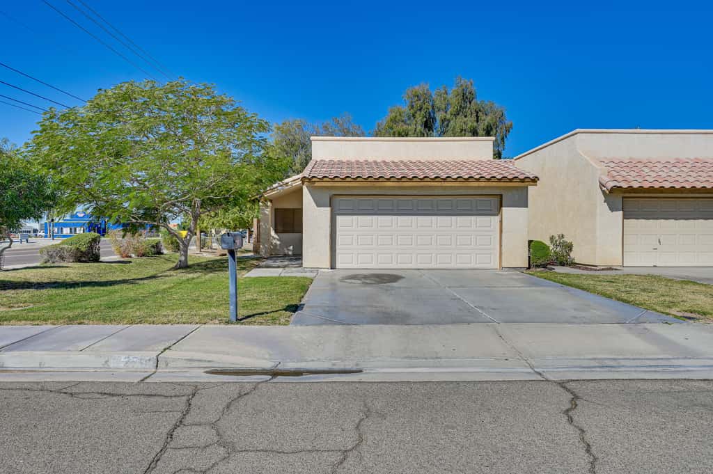 Renovated Yuma Home w/ Community Pool!