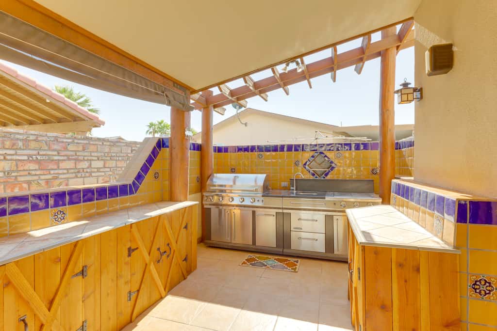 Mtn-View Casita w/ Rooftop Deck & Patio in Yuma!