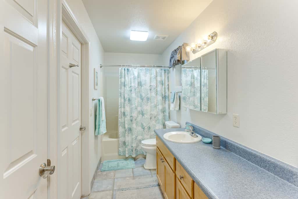 Mtn-View Casita w/ Rooftop Deck & Patio in Yuma!
