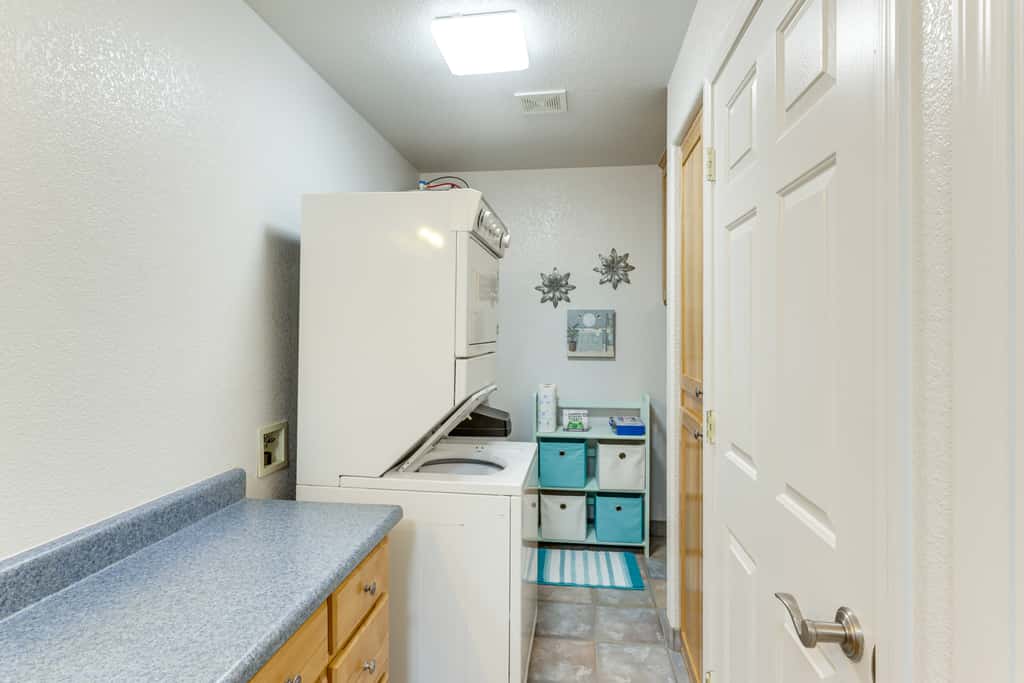 Mtn-View Casita w/ Rooftop Deck & Patio in Yuma!
