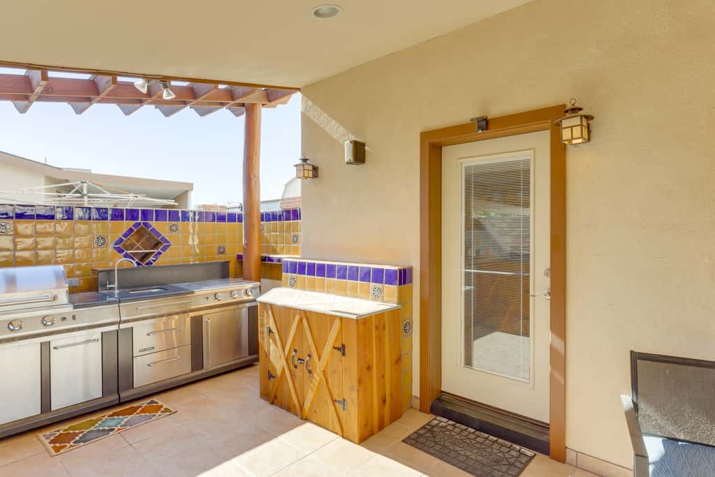 Mtn-View Casita w/ Rooftop Deck & Patio in Yuma!