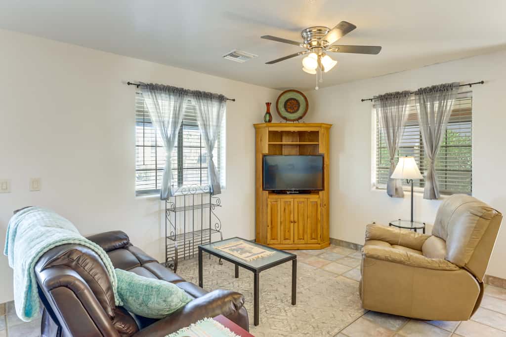 Mtn-View Casita w/ Rooftop Deck & Patio in Yuma!
