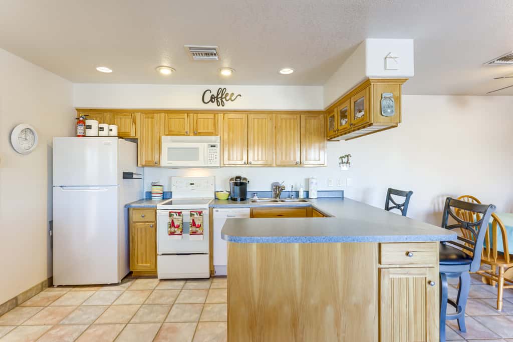 Mtn-View Casita w/ Rooftop Deck & Patio in Yuma!