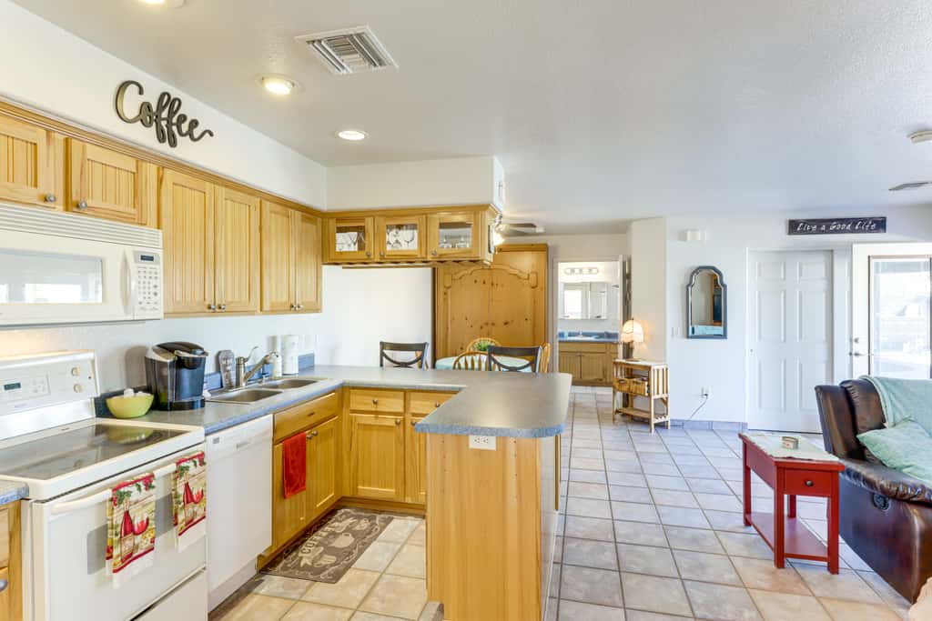 Mtn-View Casita w/ Rooftop Deck & Patio in Yuma!