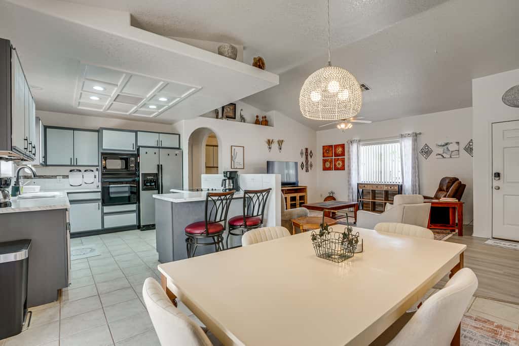 Spacious Yard! Yuma Escape, Near Shops & Golf