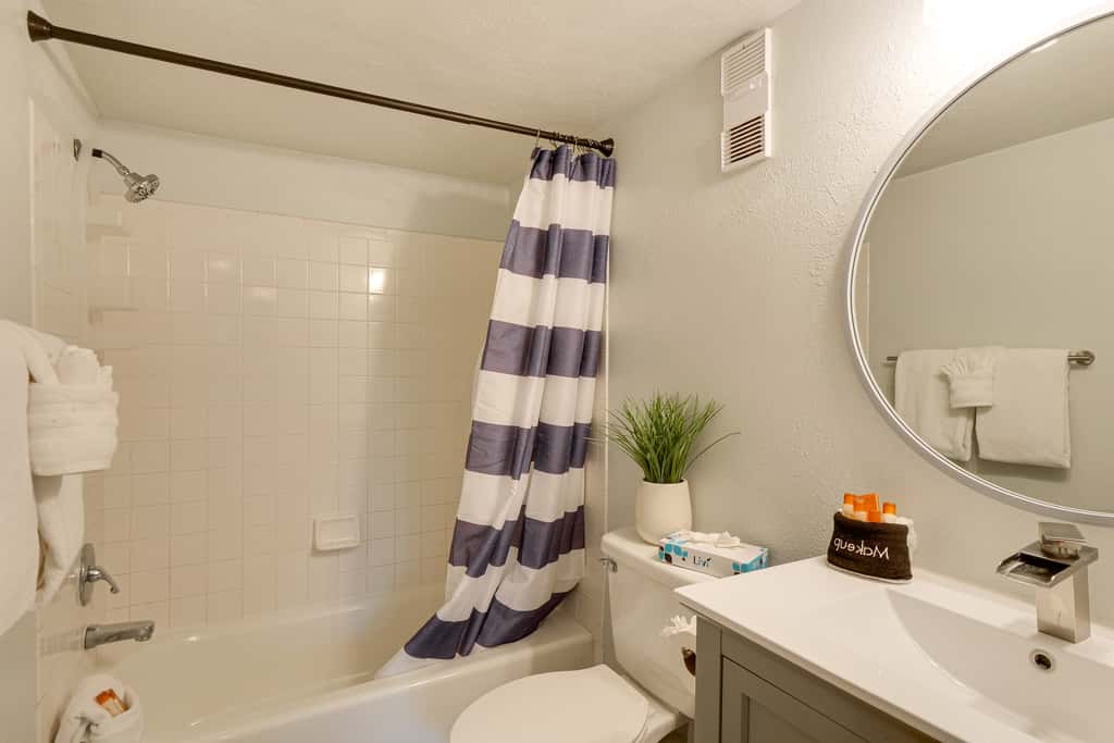 Pool & Hot Tub Access! Silverthorne Basecamp