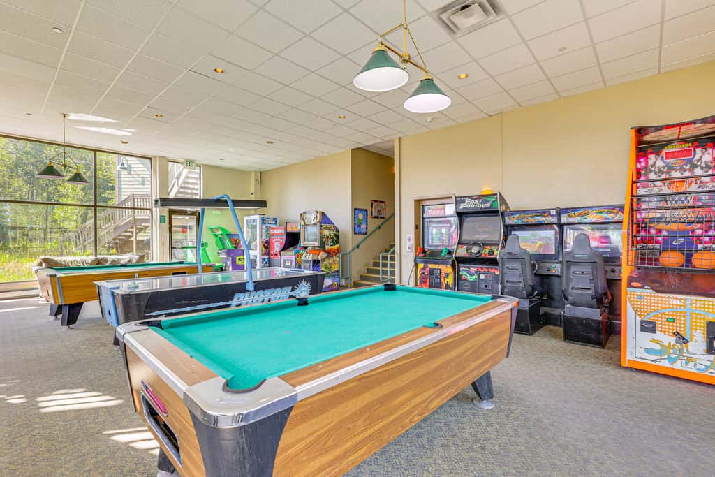 Pool & Hot Tub Access! Silverthorne Basecamp