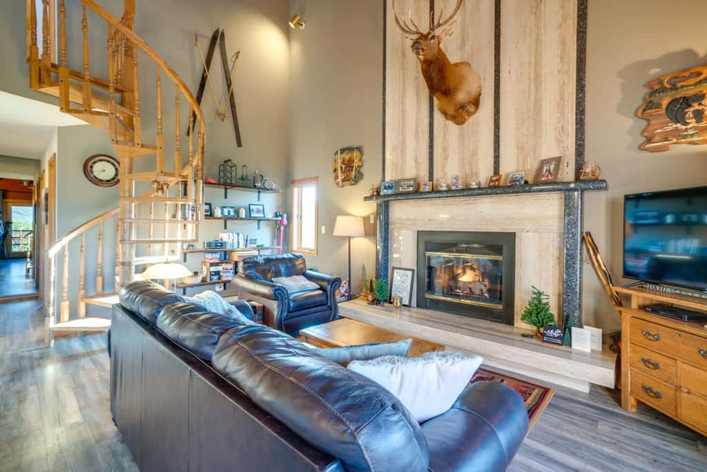 All-Season Base w/ Epic Views in Silverthorne!