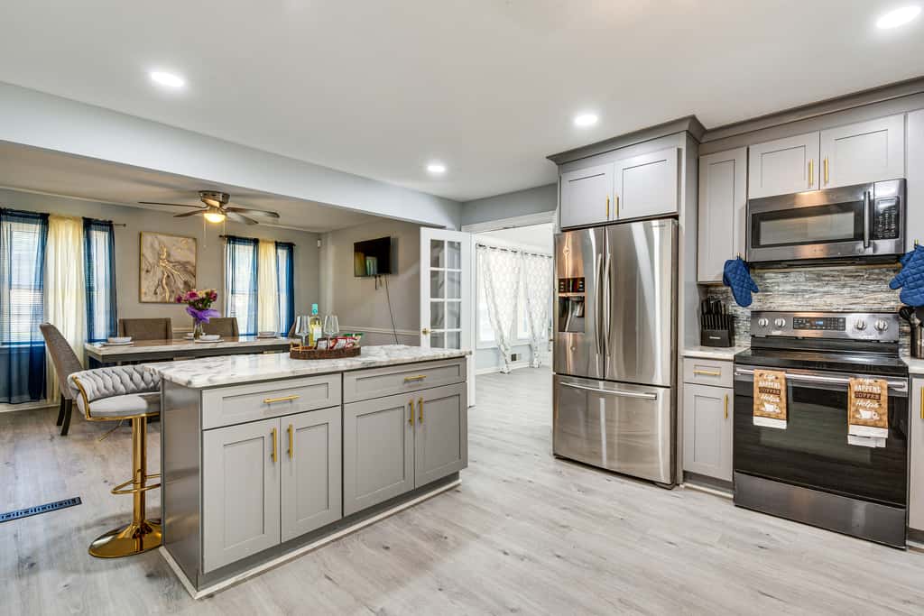 Spacious Home w/ Hot Tub, 14 Mi to Downtown ATL!