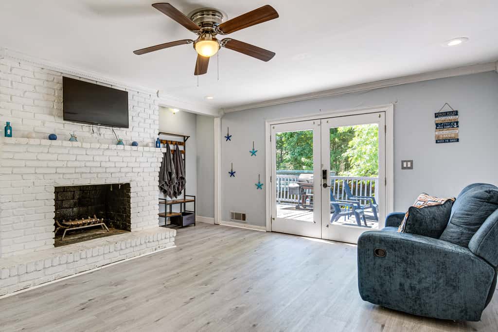 Spacious Home w/ Hot Tub, 14 Mi to Downtown ATL!