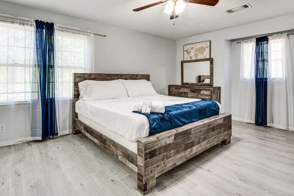 Spacious Home w/ Hot Tub, 14 Mi to Downtown ATL!