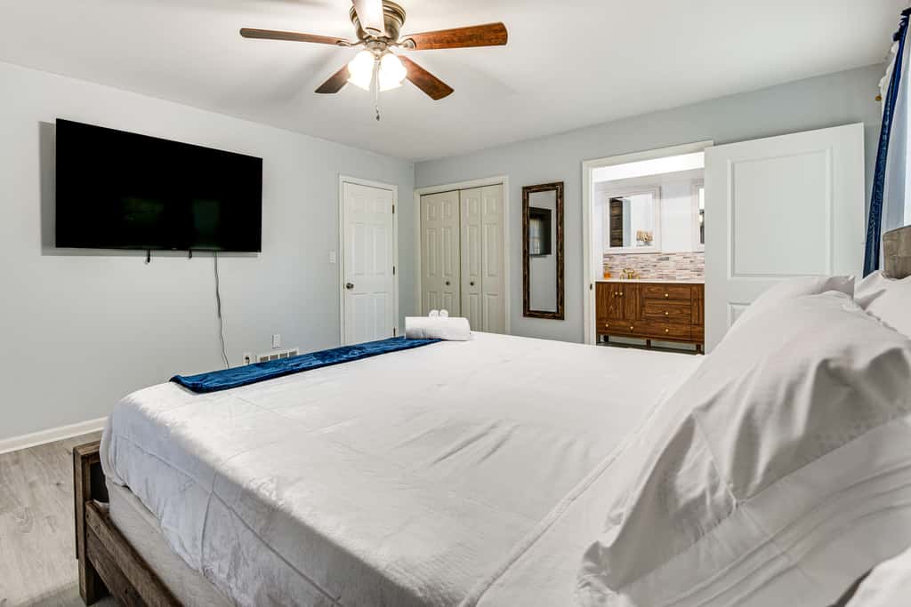 Spacious Home w/ Hot Tub, 14 Mi to Downtown ATL!