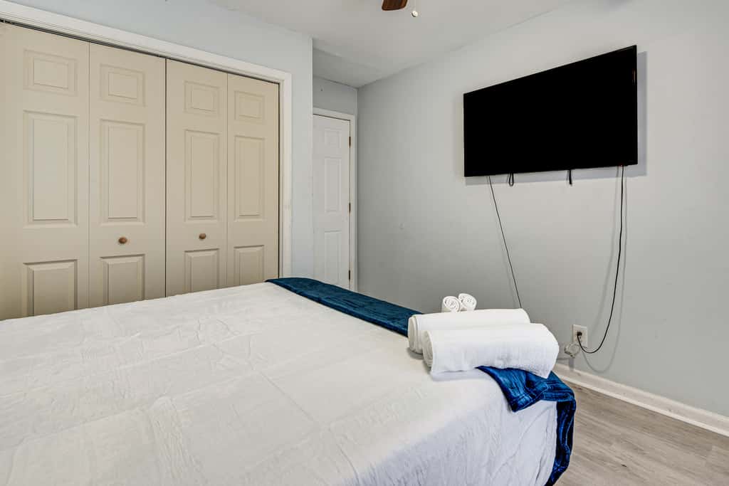 Spacious Home w/ Hot Tub, 14 Mi to Downtown ATL!