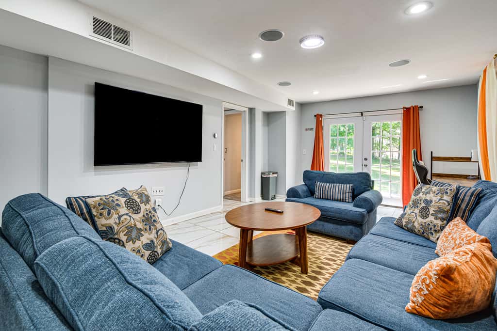Spacious Home w/ Hot Tub, 14 Mi to Downtown ATL!