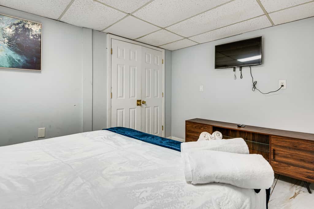 Spacious Home w/ Hot Tub, 14 Mi to Downtown ATL!