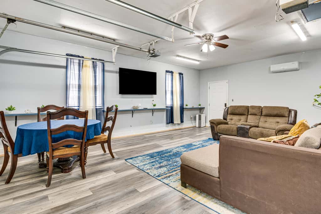 Spacious Home w/ Hot Tub, 14 Mi to Downtown ATL!