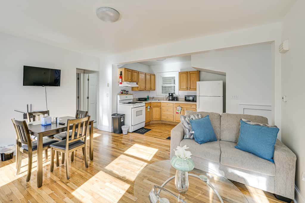 Cozy Cambridge Apartment in College Town!