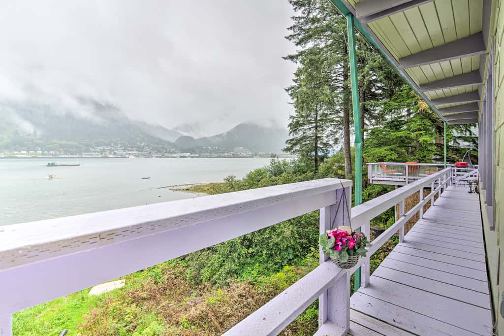 Waterfront House w/ Glacial Views - Near Downtown!