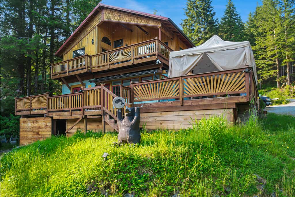 Salmon Return & Wildlife Roam: Ketchikan Getaway!