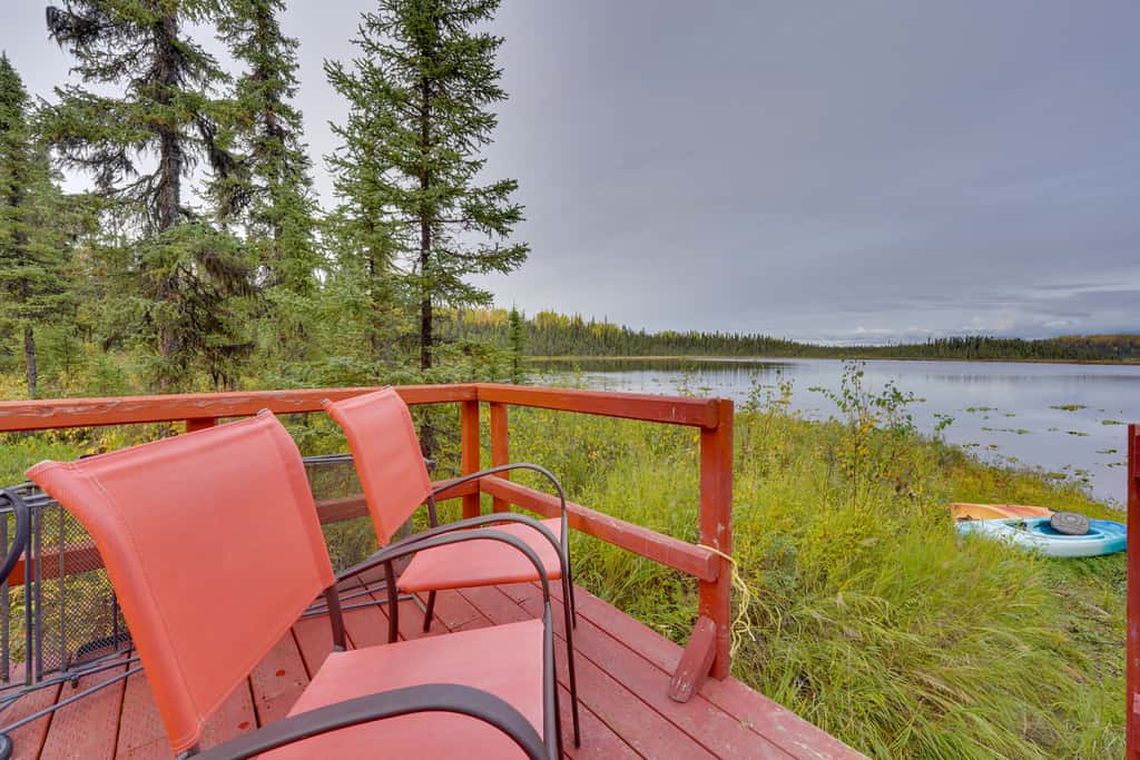Lakefront Bliss! Ultimate Soldotna Retreat w/ Deck