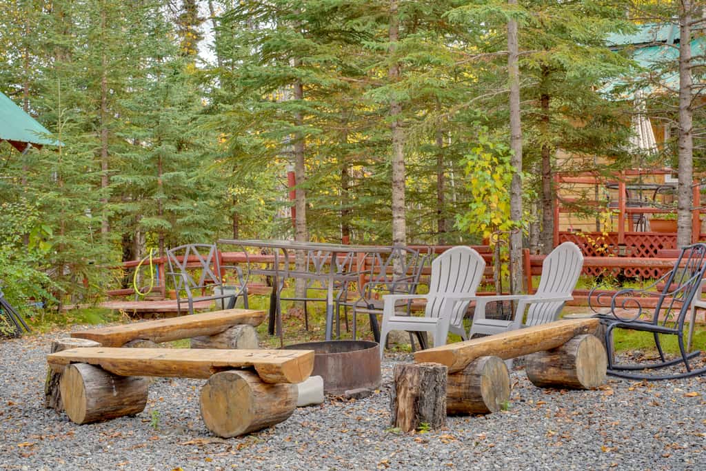 Lakefront Bliss! Ultimate Soldotna Retreat w/ Deck