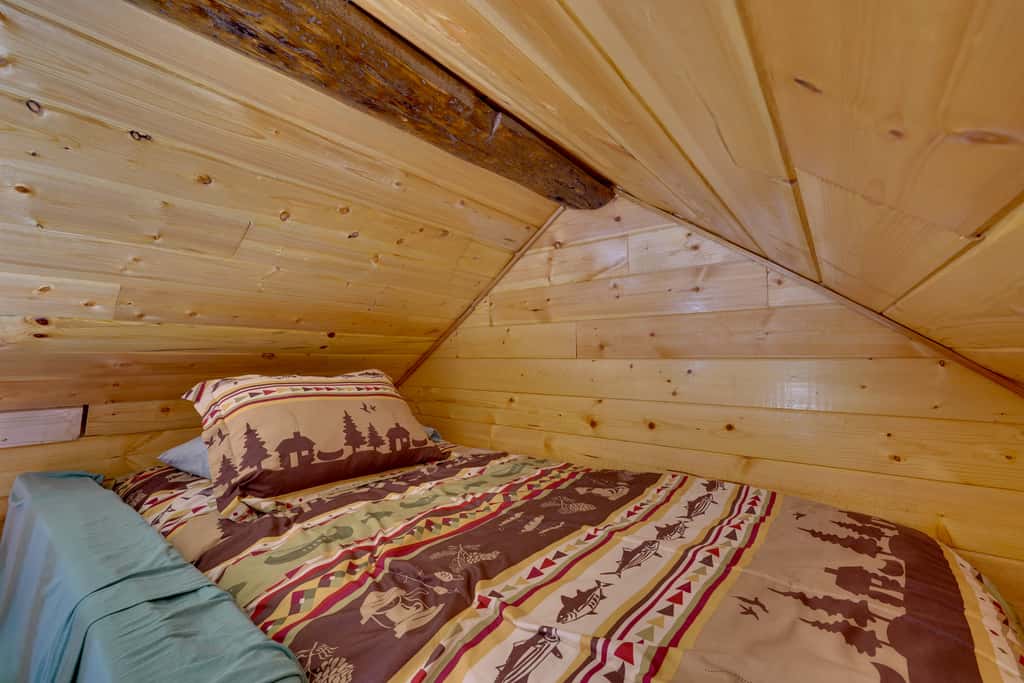 Lakefront Bliss! Ultimate Soldotna Retreat w/ Deck