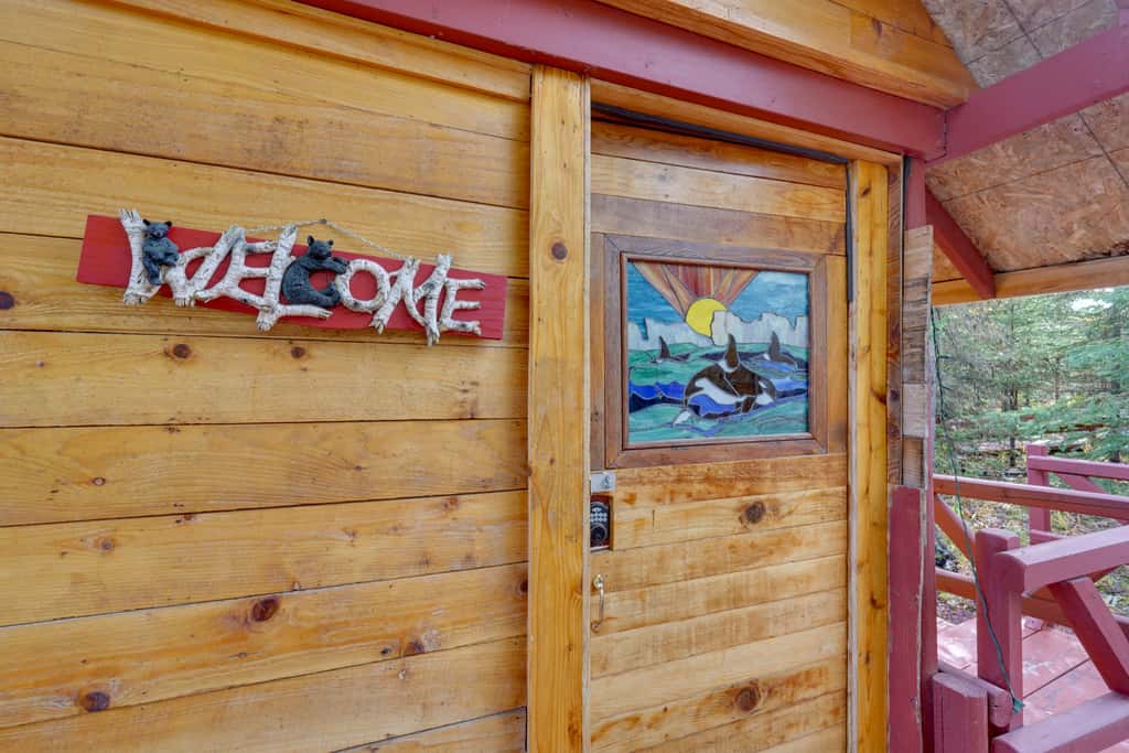 Lakefront Bliss! Ultimate Soldotna Retreat w/ Deck