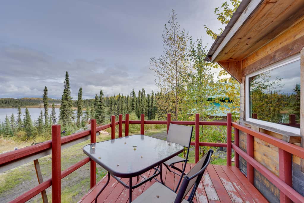 Lakefront Bliss! Ultimate Soldotna Retreat w/ Deck