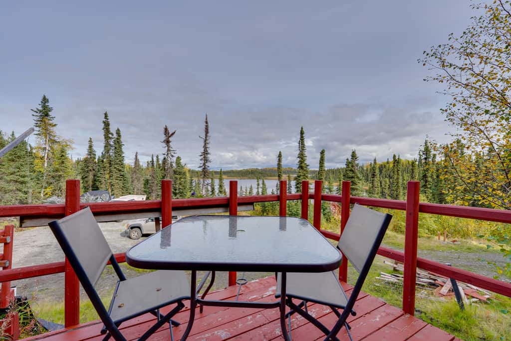 Lakefront Bliss! Ultimate Soldotna Retreat w/ Deck