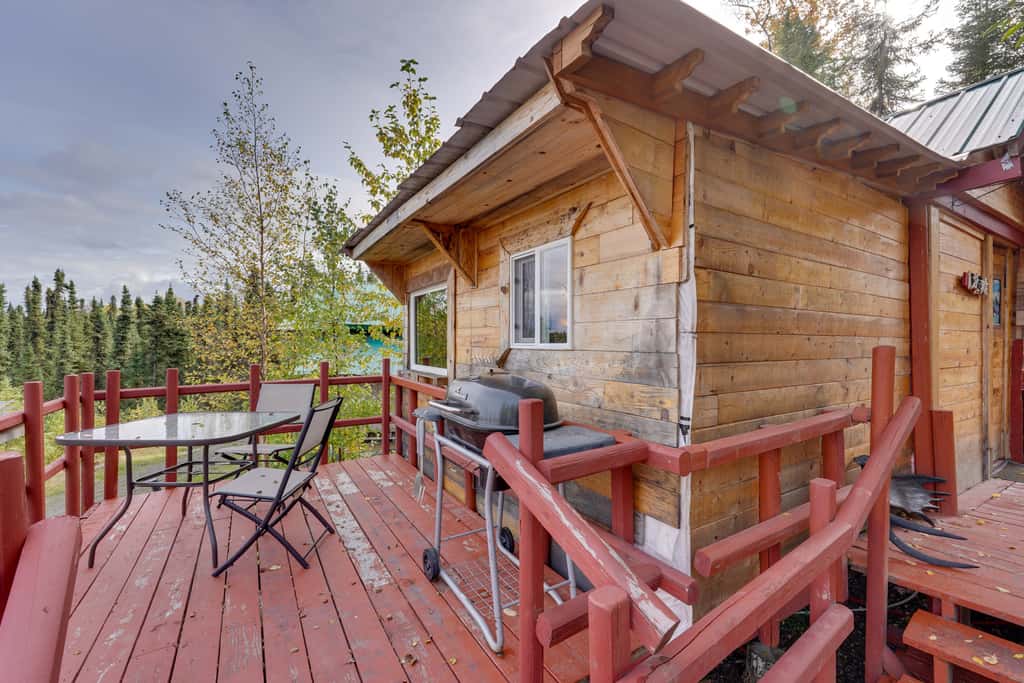 Lakefront Bliss! Ultimate Soldotna Retreat w/ Deck