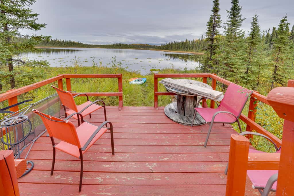 Lakefront Bliss! Ultimate Soldotna Retreat w/ Deck