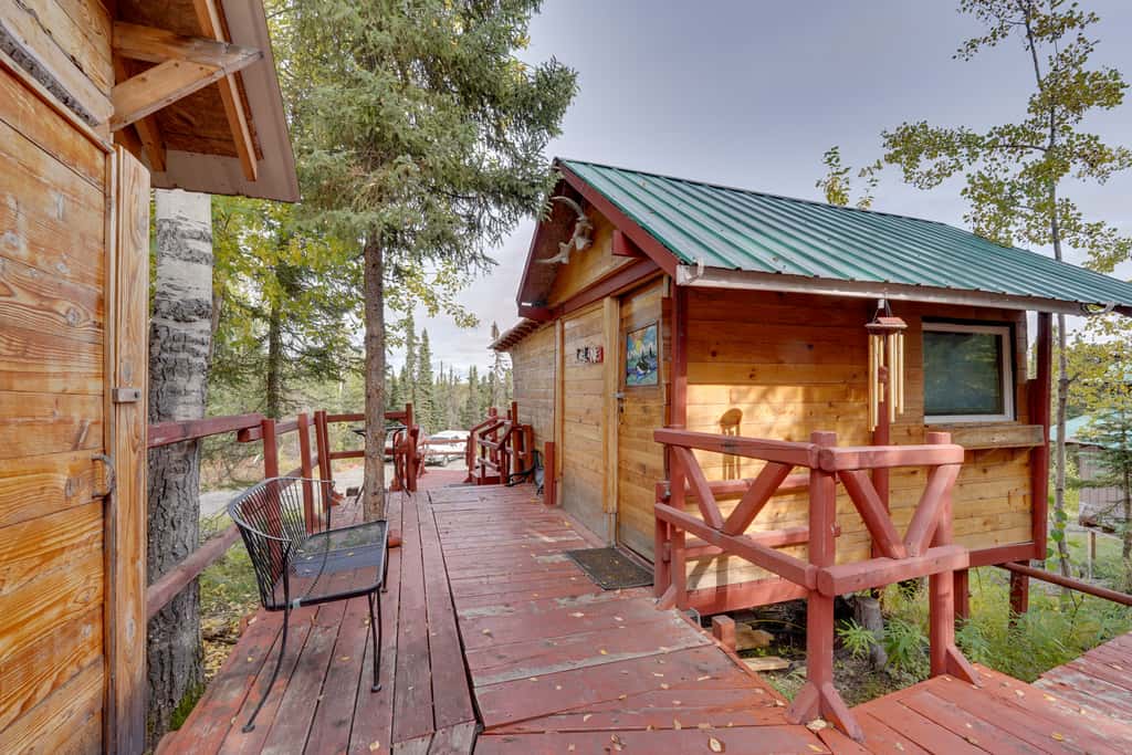 Lakefront Bliss! Ultimate Soldotna Retreat w/ Deck