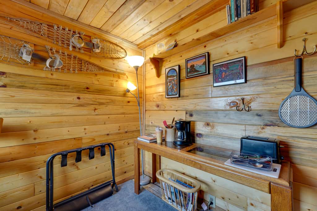 Lakefront Bliss! Ultimate Soldotna Retreat w/ Deck