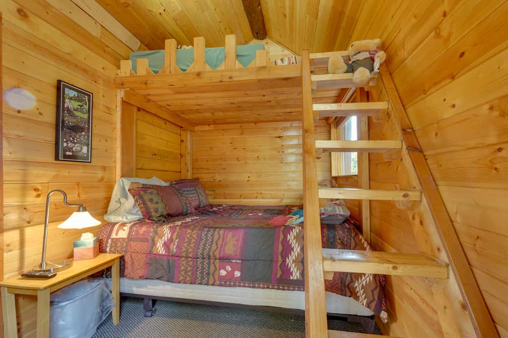Lakefront Bliss! Ultimate Soldotna Retreat w/ Deck
