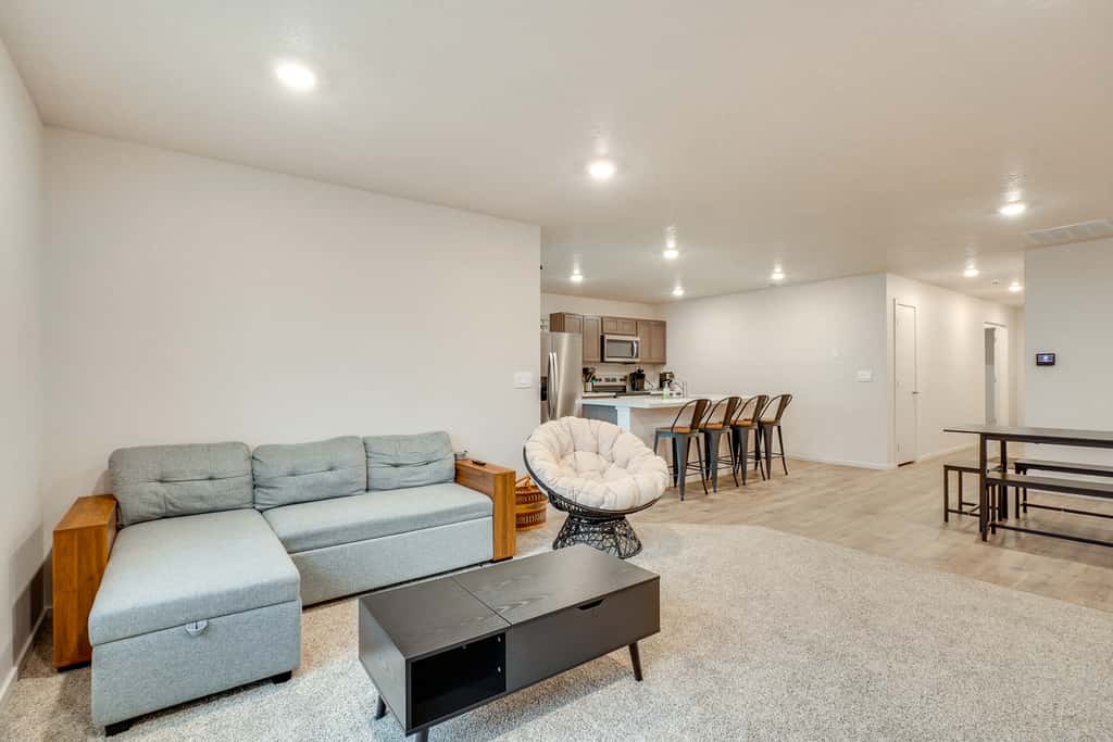 Walk to The Plains Golf Course: Getaway in Cheney!
