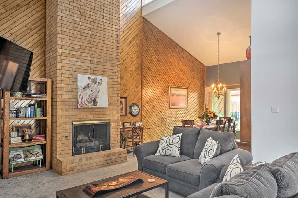 Lubbock Townhome w/ Grill Near TTU & Downtown!
