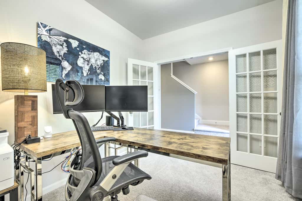 Tasteful Durham Townhome - 6 Mi to Downtown!