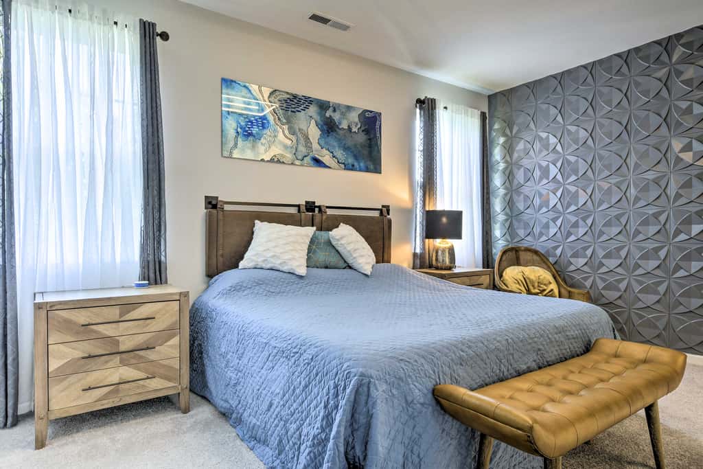 Tasteful Durham Townhome - 6 Mi to Downtown!