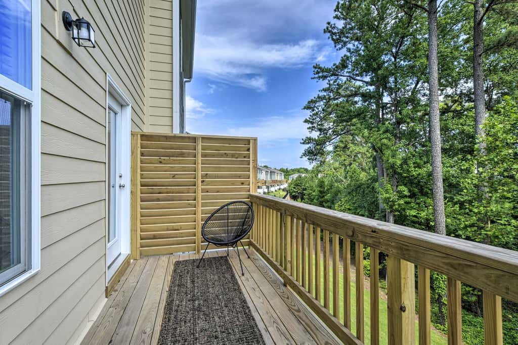 Tasteful Durham Townhome - 6 Mi to Downtown!