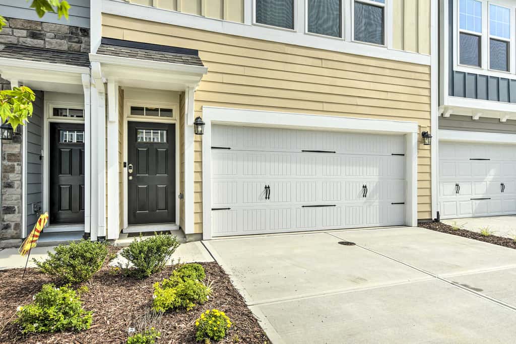 Tasteful Durham Townhome - 6 Mi to Downtown!