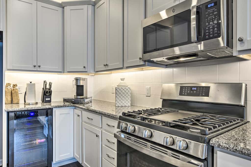 Tasteful Durham Townhome - 6 Mi to Downtown!